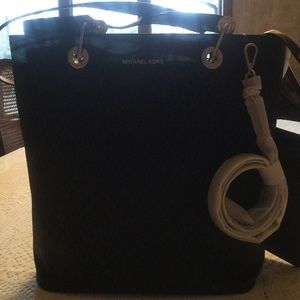 Michael Kors RAVEN NorthSouth Black Signature TOTE